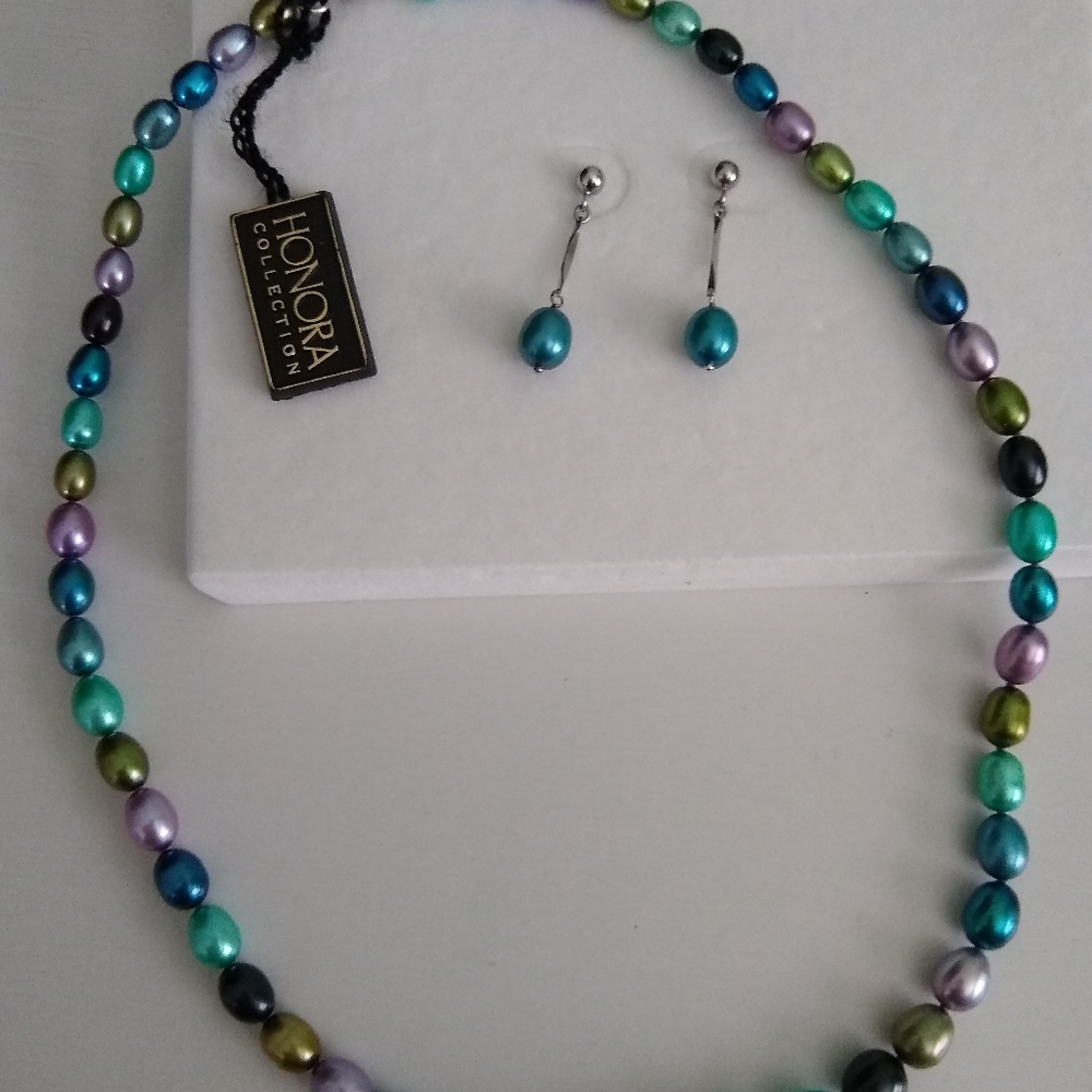 Honora pearl necklace w/matching earrings